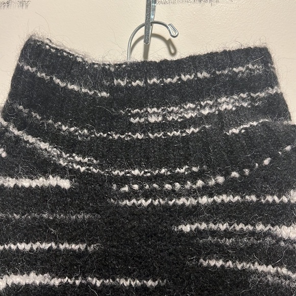 Banana Republic wool turtleneck sweater - Picture 2 of 5